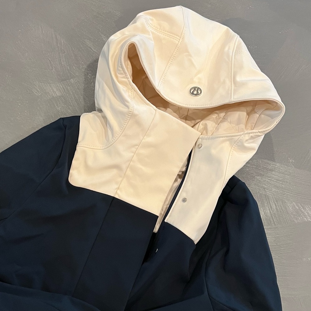Lululemon Navy/Cream insulated winter soft shell jacket Size 2